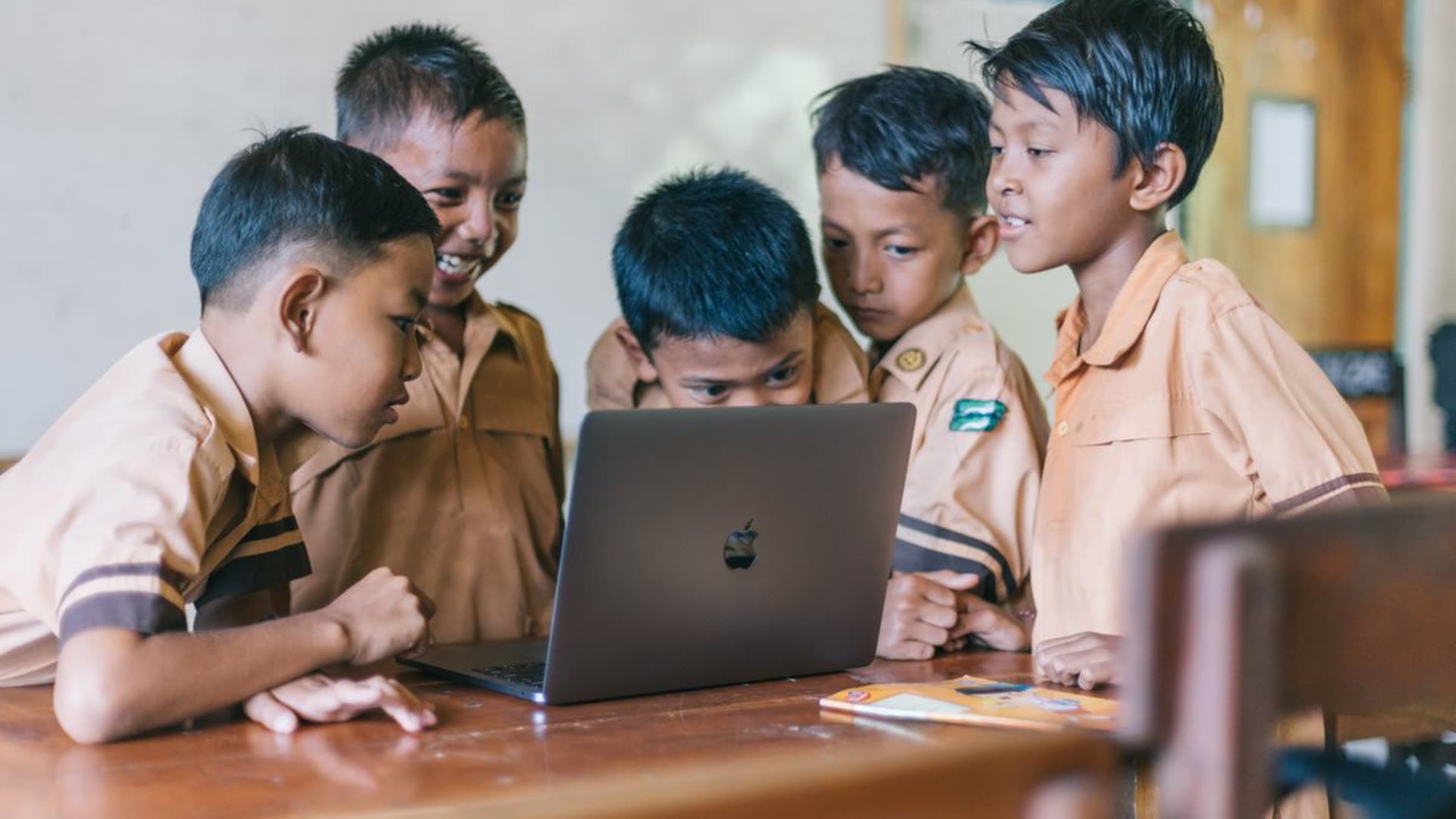 Selamat Datang di SMK Uji MSDWALVI